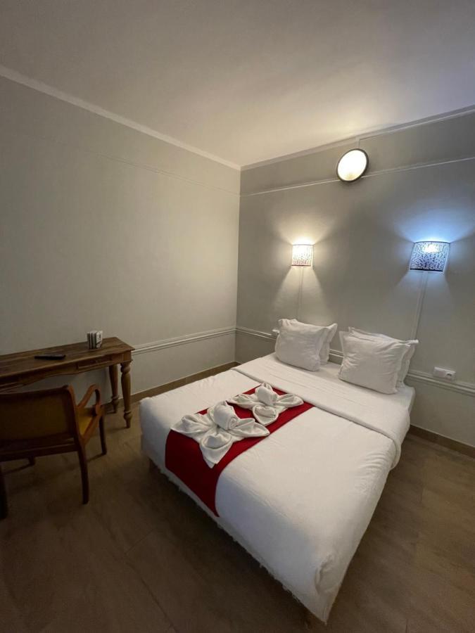 Hotel Central Saint-Denis  Kültér fotó