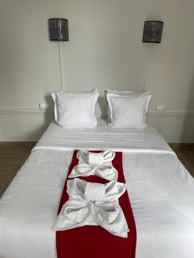 Hotel Central Saint-Denis  Kültér fotó