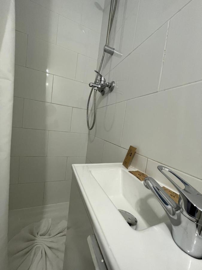 Hotel Central Saint-Denis  Kültér fotó