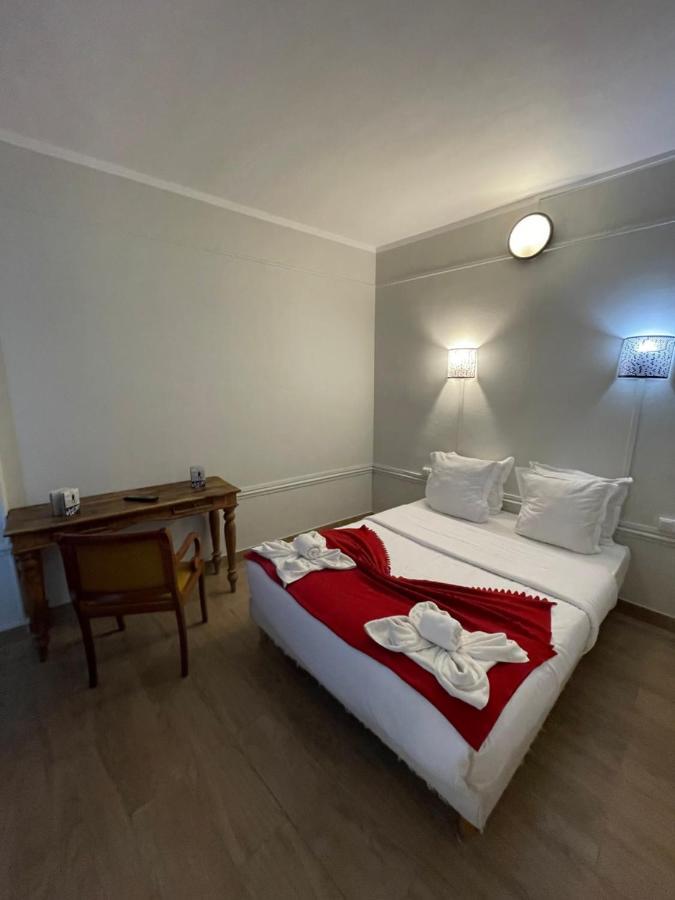 Hotel Central Saint-Denis  Kültér fotó