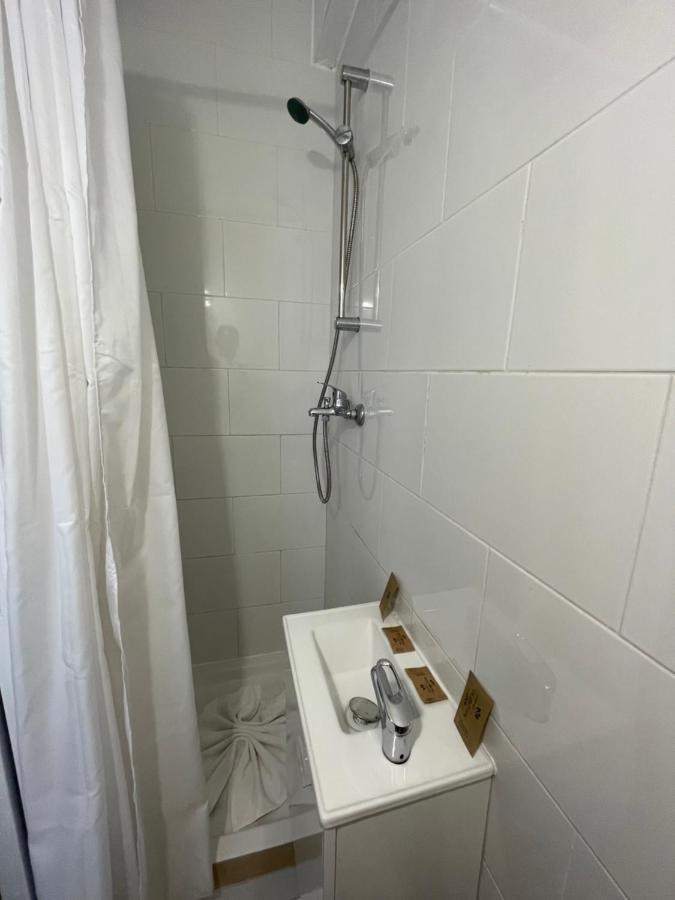 Hotel Central Saint-Denis  Kültér fotó